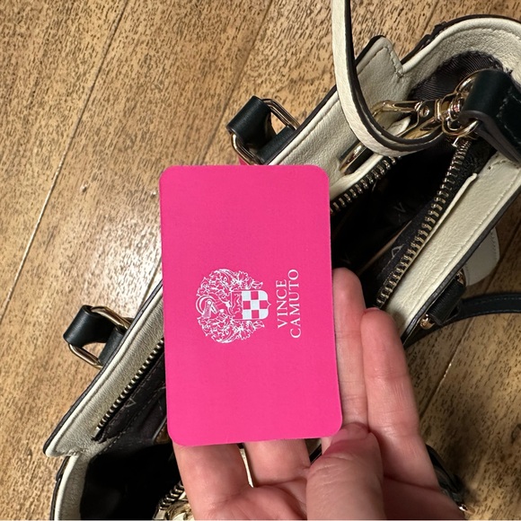 🆕Vince Camuto Siena leather bag - Picture 12 of 13